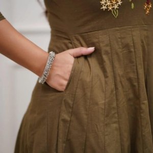 ELEGANT OLIVE FLORAL EMBROIDERY KURTA
