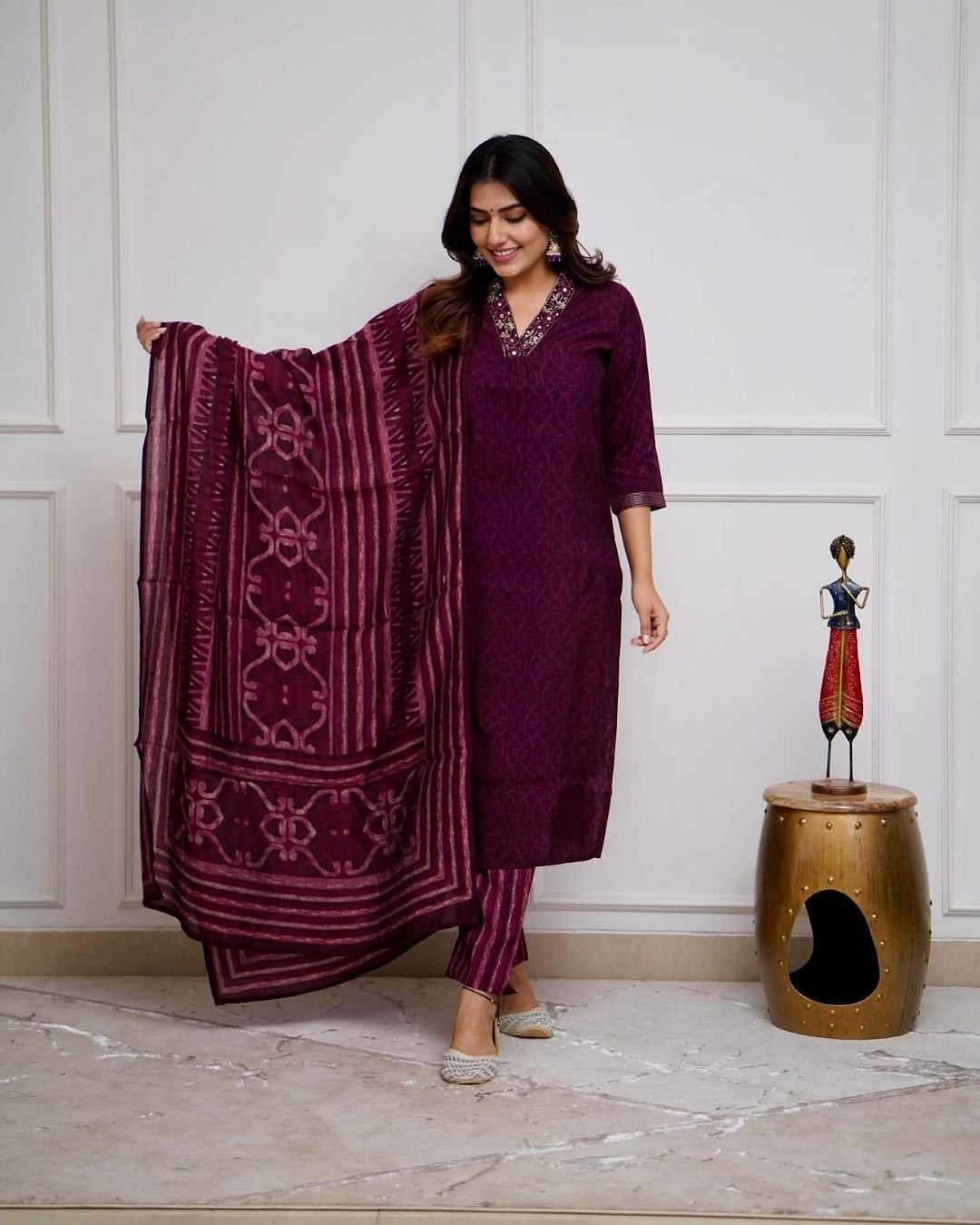 Wine Purple Elegant Kurta Set with Dupatta 2 Wine Purple Elegant Kurta Set with Dupatta - Image 2