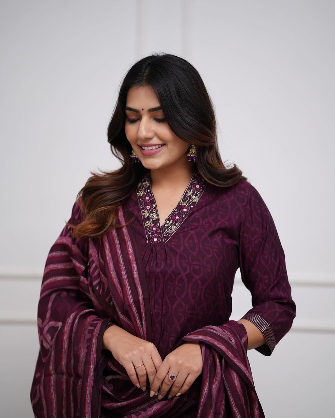 Wine Purple Elegant Kurta Set with Dupatta 3 Wine Purple Elegant Kurta Set with Dupatta - Image 3