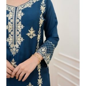 Women’s Purple Embroidered Kurta Pant Dupatta Set