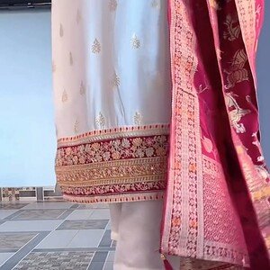 Women’s Off-White Embroidered Kurta Pant Set with Pink Printed Dupatta