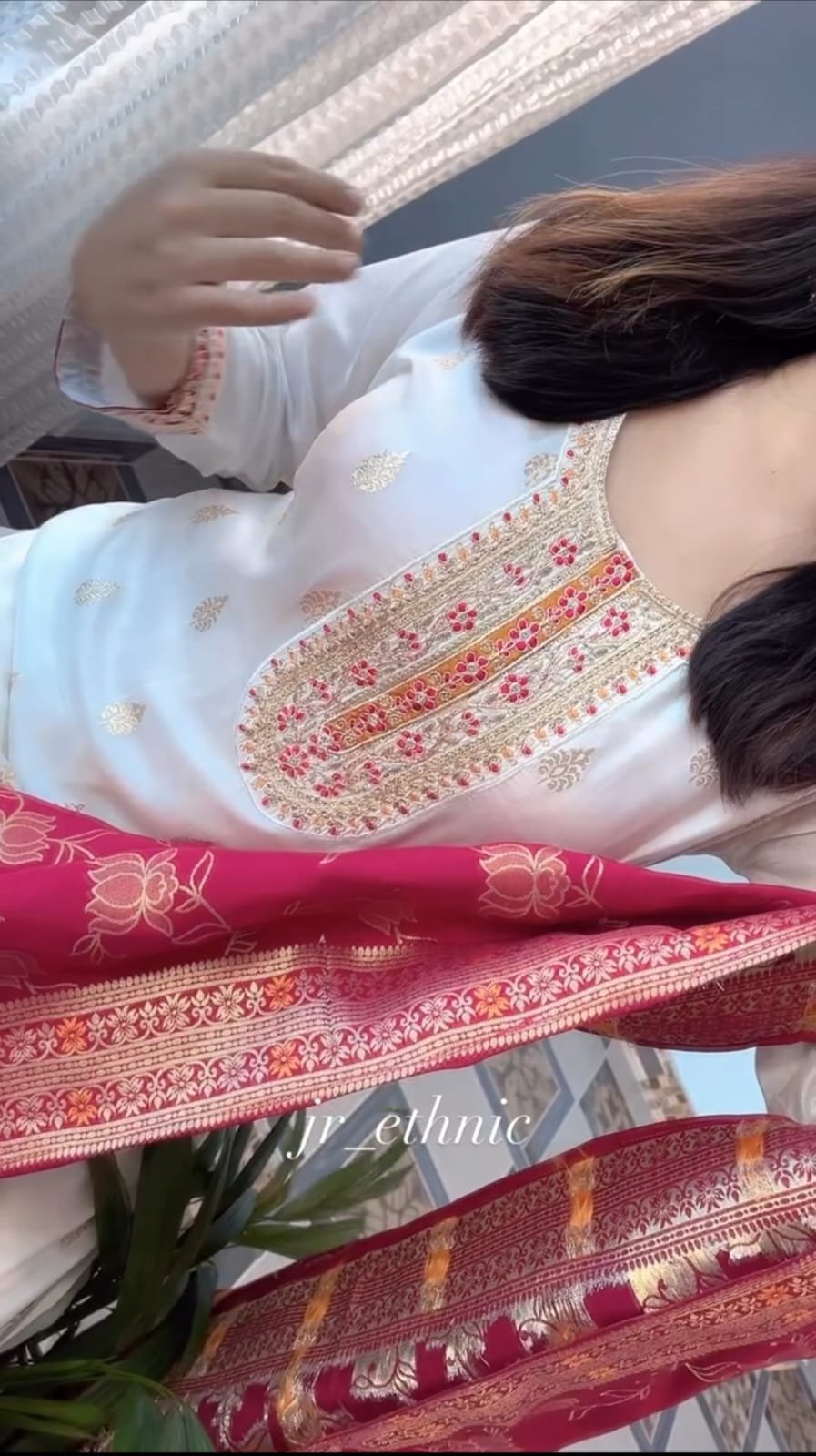 Women’s Off-White Embroidered Kurta Pant Set with Pink Printed Dupatta 4 Women’s Off-White Embroidered Kurta Pant Set with Pink Printed Dupatta - Image 4