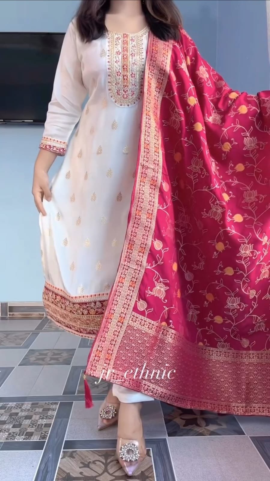 Women’s Off-White Embroidered Kurta Pant Set with Pink Printed Dupatta 2 Women’s Off-White Embroidered Kurta Pant Set with Pink Printed Dupatta