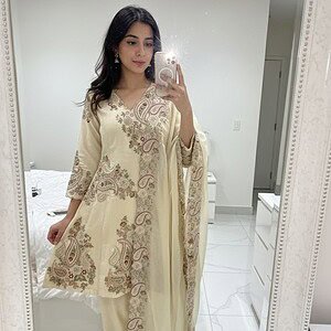 Women’s Cream Floral Embroidered Kurta Pant Set